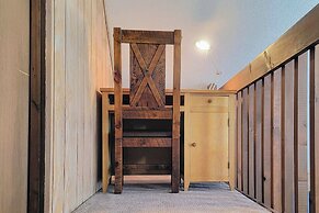 Fire Pit & Games! Secluded Chalet 30 Mi to Montage