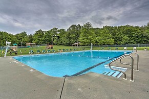 < 1 Mi to Lake Wallenpaupack: Poconos Cabin Rental