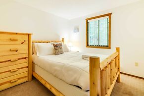 < 1 Mi to Lake Wallenpaupack: Poconos Cabin Rental