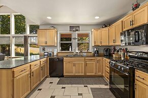 Dog-friendly Ronald Vacation Rental Cabin!