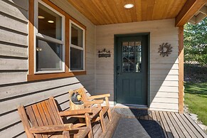 Dog-friendly Ronald Vacation Rental Cabin!