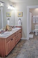 Gorgeous Wapato Point Lakehouse w/ Private Hot Tub