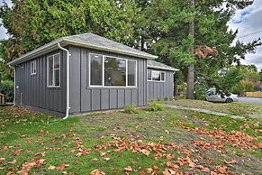 Bright Seattle Cottage w/ Private Backyard Access!