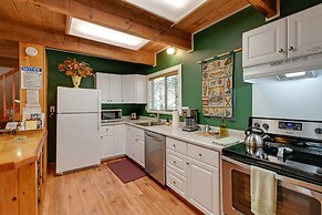 Cozy Ashford Home - 5 Mi to Rainier Nat'l Park!
