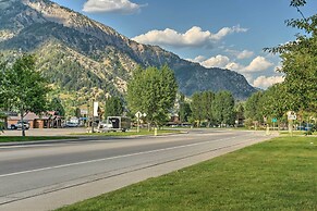 Alpine Adventures: Cozy Log Cabin w/ Deck & Views!