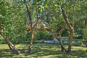 Alpine Adventures: Cozy Log Cabin w/ Deck & Views!