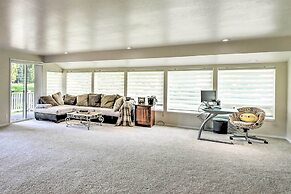 Spacious Family Home on Golf Course: Hike & Bike!