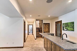 Spacious Big Sky Cabin w/ Hot Tub & Grill!