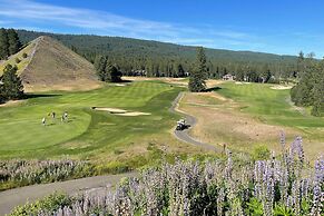 Condo w/ Outdoor Heated Pool + Hot Tub Access!