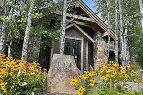 Condo w/ Outdoor Heated Pool + Hot Tub Access!