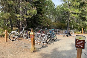 Condo w/ Outdoor Heated Pool + Hot Tub Access!