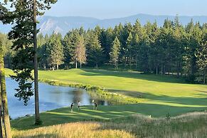 Condo w/ Outdoor Heated Pool + Hot Tub Access!