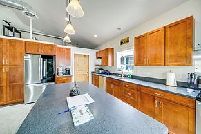 Unique Country Farmhouse Near Lake Roosevelt