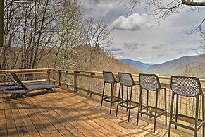 Serene 'mountain Mist' Retreat w/ Deck & Hot Tub!