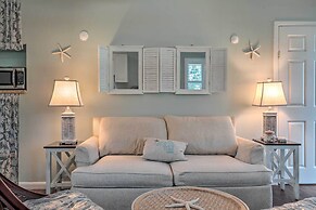 Cozy Crystal Beach Cottage: Walk to Shoreline