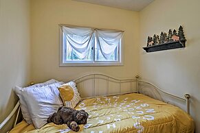 Pet-friendly Charlevoix Cabin: Walk to Lakefront!