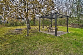 Pet-friendly Charlevoix Cabin: Walk to Lakefront!