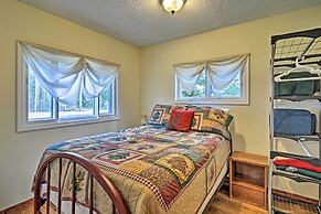 Pet-friendly Charlevoix Cabin: Walk to Lakefront!