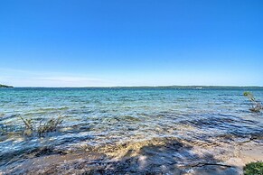 Pet-friendly Charlevoix Cabin: Walk to Lakefront!