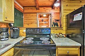 Secluded Forest Cabin, 4 Mi to Downtown Gatlinburg