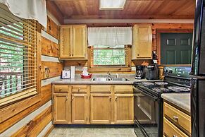 Secluded Forest Cabin, 4 Mi to Downtown Gatlinburg