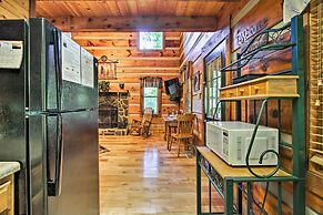 Secluded Forest Cabin, 4 Mi to Downtown Gatlinburg