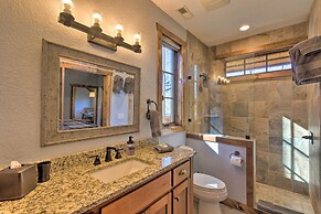 Modern Cabin w/ Deck, Grill & Chinquapin Amenities