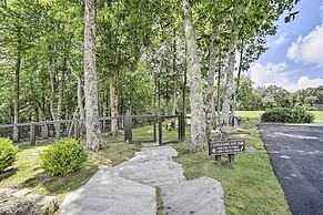 Modern Cabin w/ Deck, Grill & Chinquapin Amenities