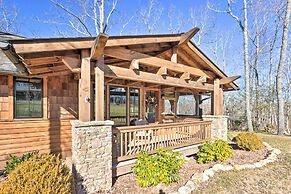 Modern Cabin w/ Deck, Grill & Chinquapin Amenities