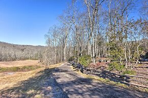 Modern Cabin w/ Deck, Grill & Chinquapin Amenities