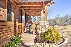 Modern Cabin w/ Deck, Grill & Chinquapin Amenities