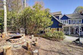 Boone Home w/ Fire Pit - Near App Ski & Sugar Mtn!