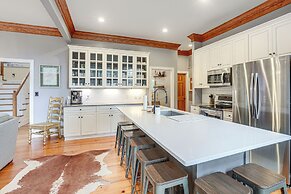 Boone Home w/ Fire Pit - Near App Ski & Sugar Mtn!