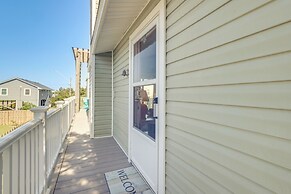 Coastal Home w/ Deck & Outdoor Shower