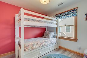 Coastal Home w/ Deck & Outdoor Shower