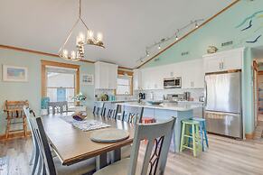 Coastal Home w/ Deck & Outdoor Shower