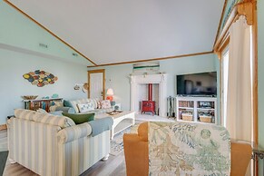 Coastal Home w/ Deck & Outdoor Shower