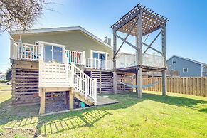 Coastal Home w/ Deck & Outdoor Shower