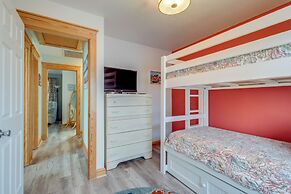 Coastal Home w/ Deck & Outdoor Shower