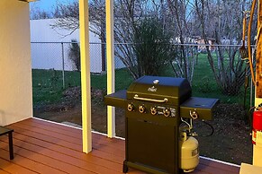 Mtn Gate Guest House ~ 6 Mi to Shasta Lake!