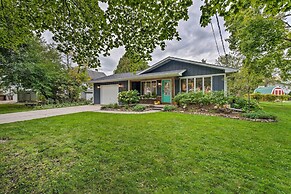 Airy Cottage Close to Rock Lake w/ Fire Pit!