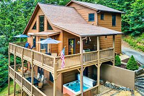 Spacious Murphy Chalet w/ Hot Tub: Mtn Views!