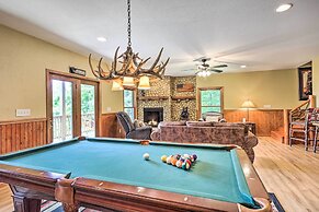 Beautiful Murphy Escape w/ Hot Tub & Game Room