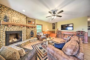 Spacious Murphy Chalet w/ Hot Tub: Mtn Views!