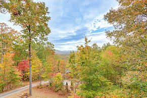 Spacious Murphy Chalet w/ Hot Tub: Mtn Views!