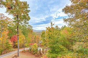 Spacious Murphy Chalet w/ Hot Tub: Mtn Views!