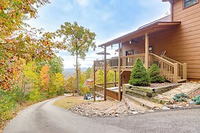 Spacious Murphy Chalet w/ Hot Tub: Mtn Views!