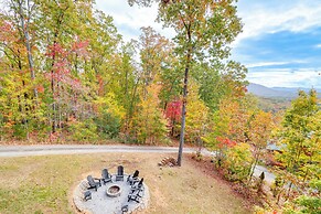 Spacious Murphy Chalet w/ Hot Tub: Mtn Views!