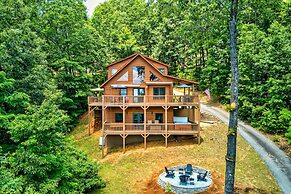 Spacious Murphy Chalet w/ Hot Tub: Mtn Views!
