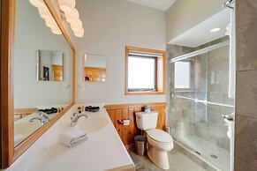 Views & Hot Tub: Sky Barn Retreat in Beech Mtn!